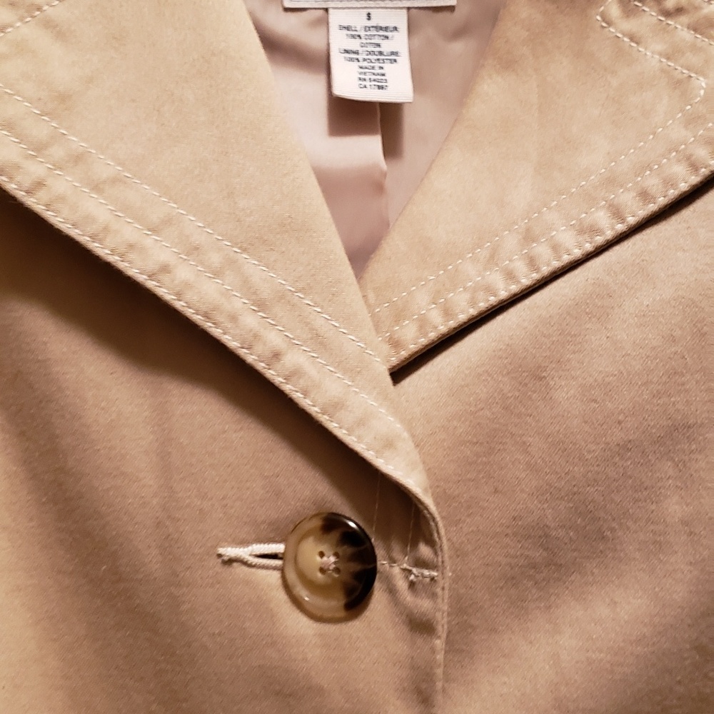 Tan Trench Coat 🧥 - Picture 3 of 6